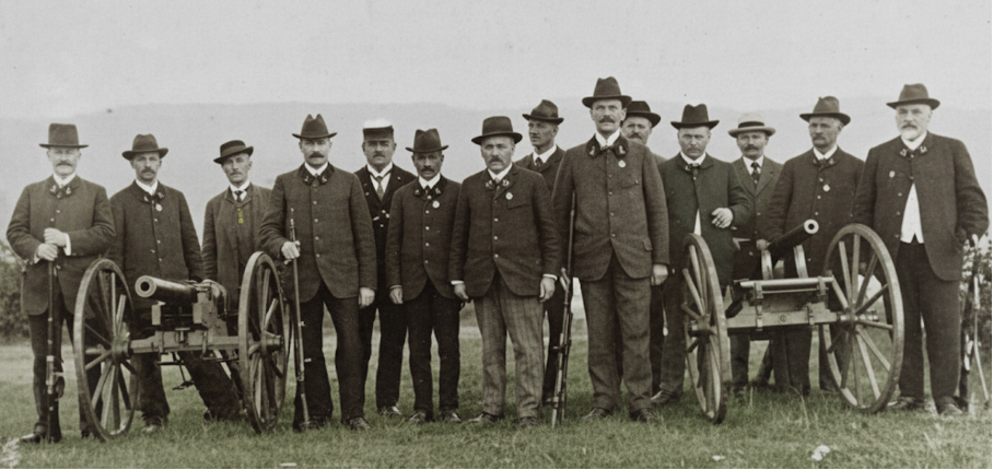 Fliegerwache auf dem Wallberg 1915 - Militärische Einheit mit Kanonen und Gewehren